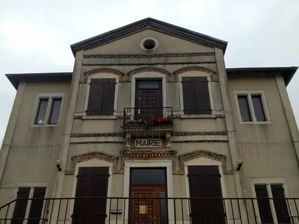 Votre Pisciniste Fabricant piscine inox Bressolles