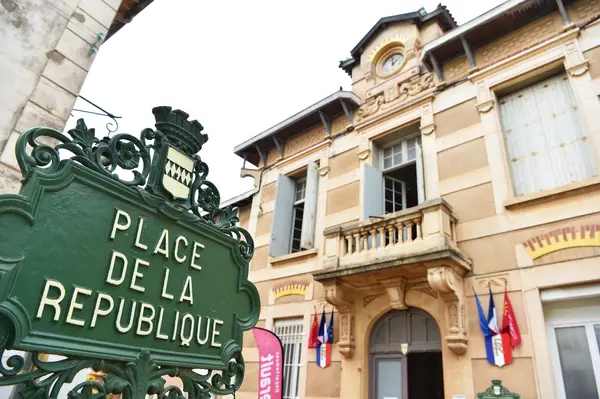 Votre Pisciniste Fabricant piscine inox Creissan