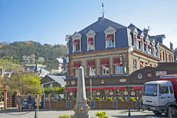 Votre Pisciniste Fabricant piscine inox Étretat