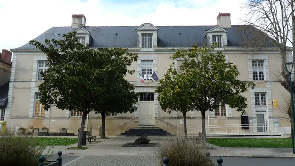 Votre Pisciniste Fabricant piscine inox Feneu