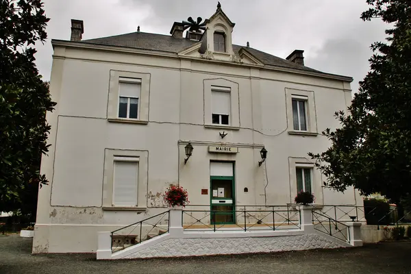 Votre Pisciniste Fabricant piscine inox L'Île-d'Elle