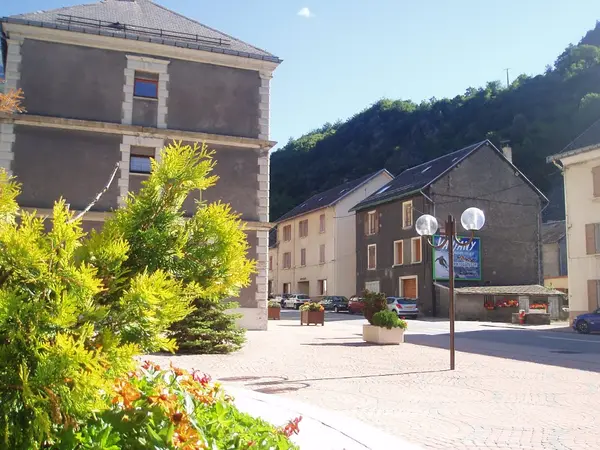 Votre Pisciniste Fabricant piscine inox Livet-et-Gavet