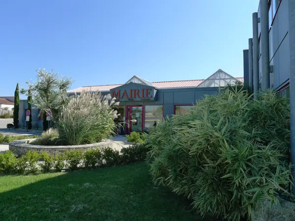 Votre Pisciniste Fabricant piscine inox Malataverne