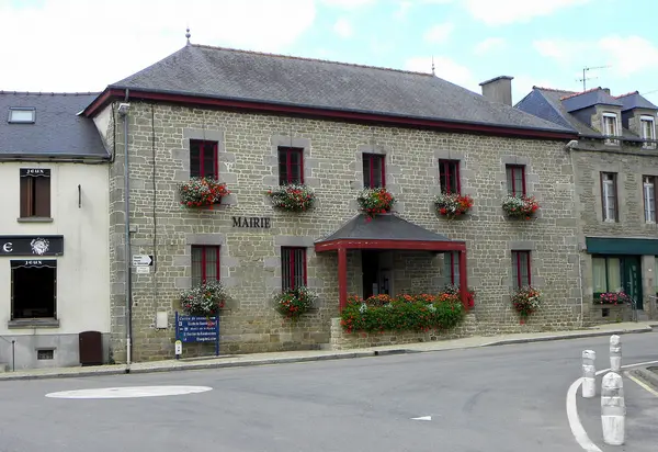 Votre Pisciniste Fabricant piscine inox Plumaugat