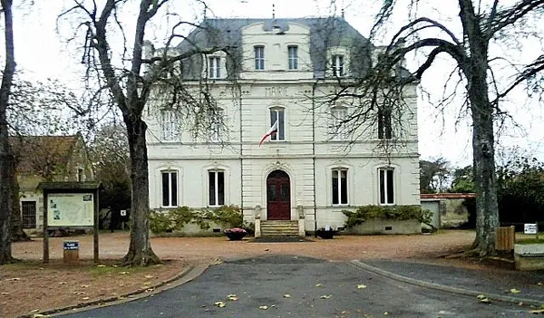 Votre Pisciniste Fabricant piscine inox Saint-Genest-d'Ambière
