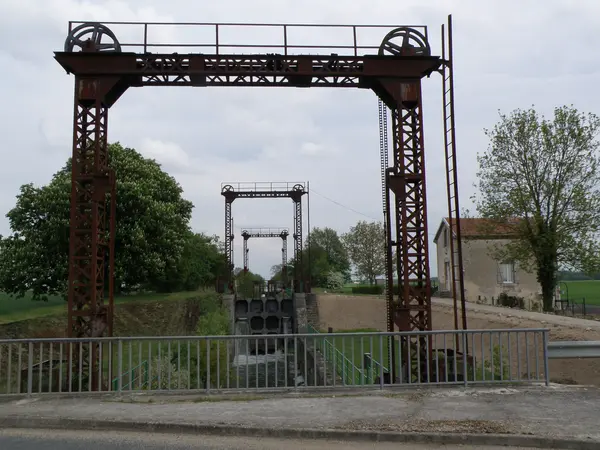 Votre Pisciniste Fabricant piscine inox Saint-Just-Sauvage
