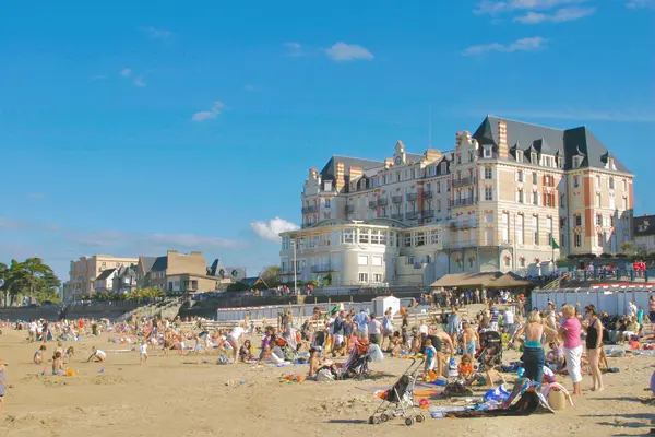 Votre Pisciniste Fabricant piscine inox Saint-Lunaire