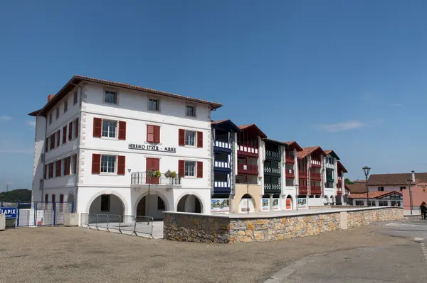 Votre Pisciniste Fabricant piscine inox Saint-Pierre-d'Irube
