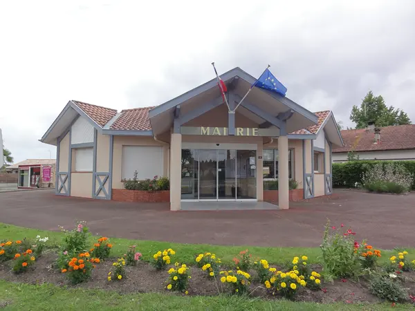 Votre Pisciniste Fabricant piscine inox Saubion