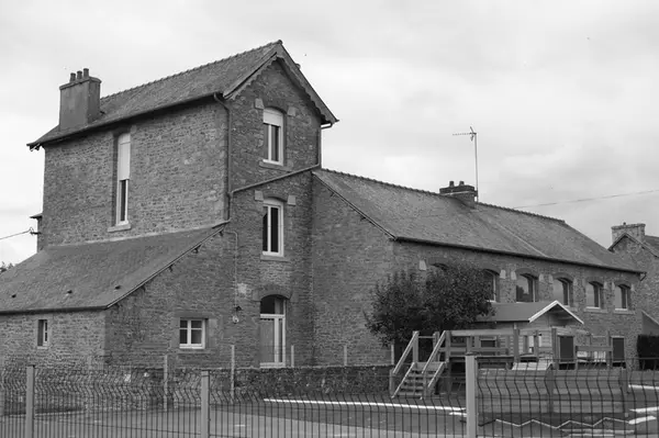 Votre Pisciniste Fabricant piscine inox Vildé-Guingalan